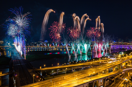 中国首批太空旅游船票售出 2027年启航体验失重